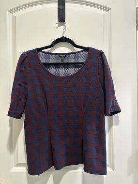 Ann Taylor Navy and Burgundy Check Scoop Neck Short Sleeve Top
